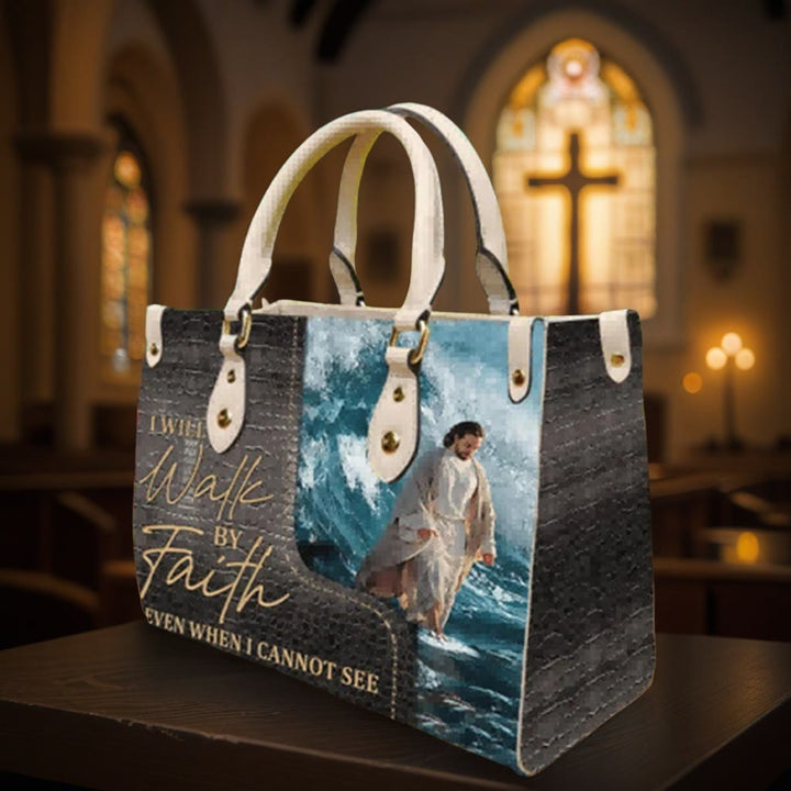Personalisierte Lederhandtasche mit Jesusmotiv von Christianartworkshop: Spiritueller Glaube – Inspiration zum Mitnehmen - image 2