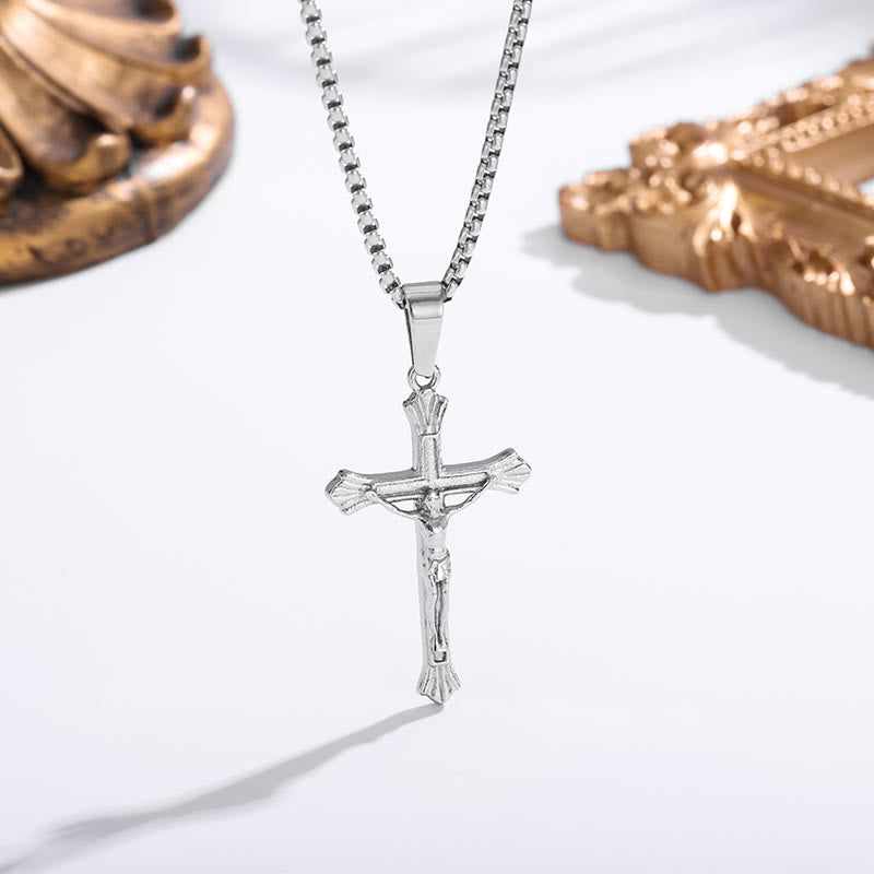 Christianartworkshop Dreifarbige Halskette mit Jesus-Kruzifix: Eine Fusion aus Glauben und stilvollen Farbtönen - Silber - image 4