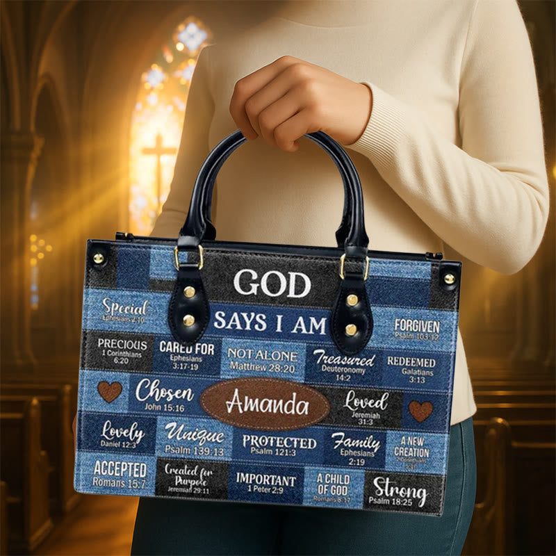 Christianartworkshop Personalisierte Lederhandtasche mit blauem und braunem Patchwork-Muster und Bibelzitaten - image 1