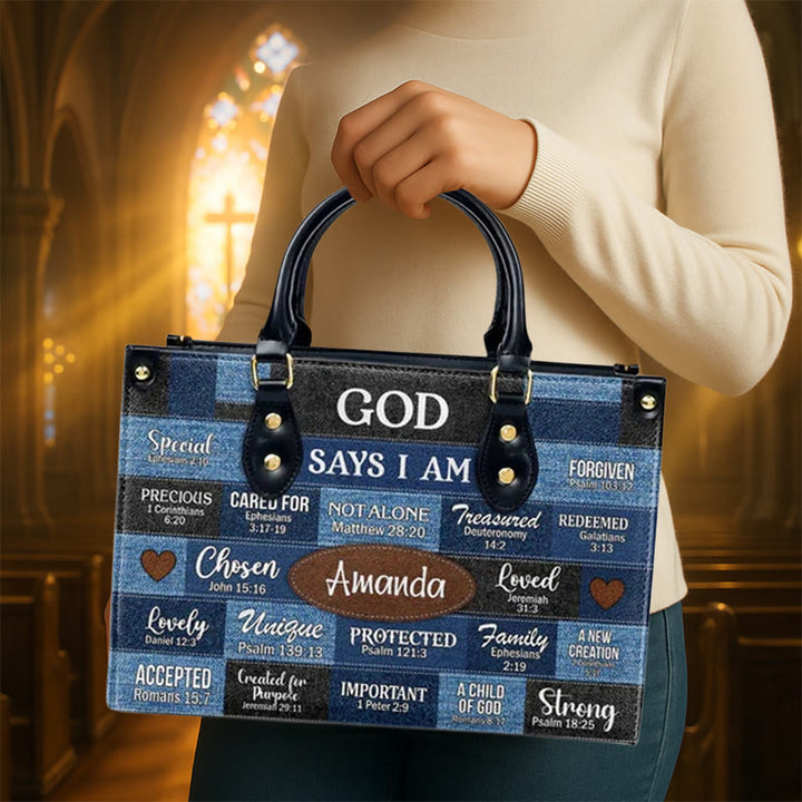 Christianartworkshop Personalisierte Lederhandtasche mit blauem und braunem Patchwork-Muster und Bibelzitaten - image 1
