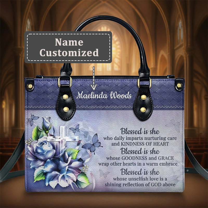 Christianartworkshop Graceful Scripture Blessed is She Personalisierte Lederhandtasche in violett-blauen Tönen - XL - Name individuell gestaltet - image 4