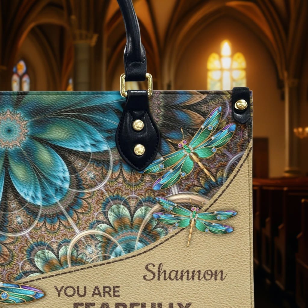 Christianartworkshop – Personalisierte Lederhandtasche mit Blumenmotiv und Bibelvers - image 7