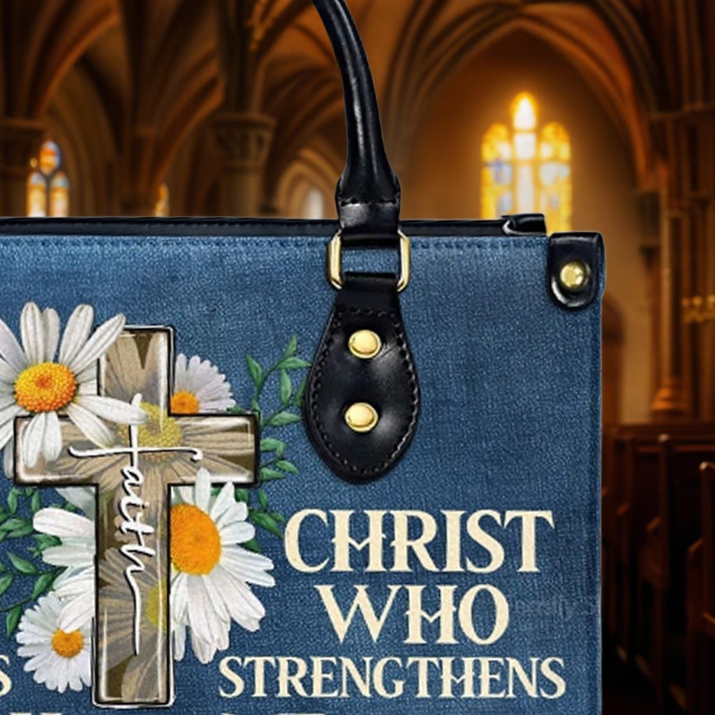 Christianartworkshop – „Ich kann alles durch Christus tun“ – Personalisierte Lederhandtasche mit Gänseblümchenmotiv - image 7