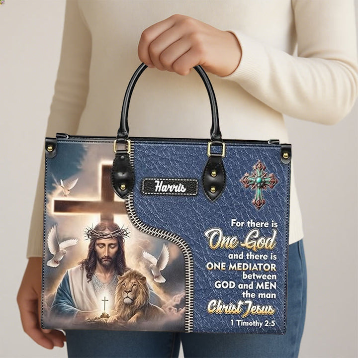 Personalisierte Lederhandtasche von Christianartworkshop mit Jesus, Löwe und dem Bibelvers 1 Timotheus 2,5 - image 1