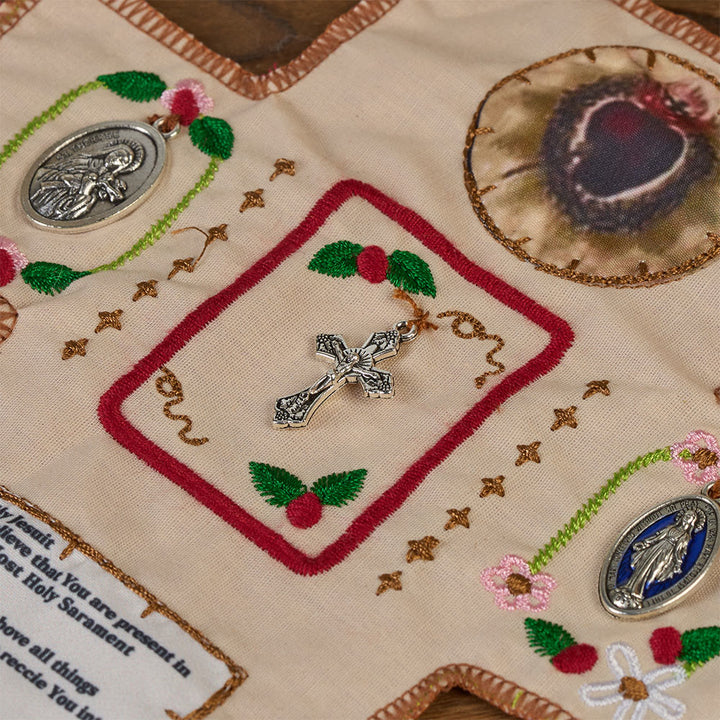Christianartworkshop Klassischer, bestickter Stofftaschenschrein mit silbernem Kreuz (im Lieferumfang enthalten) - image 3