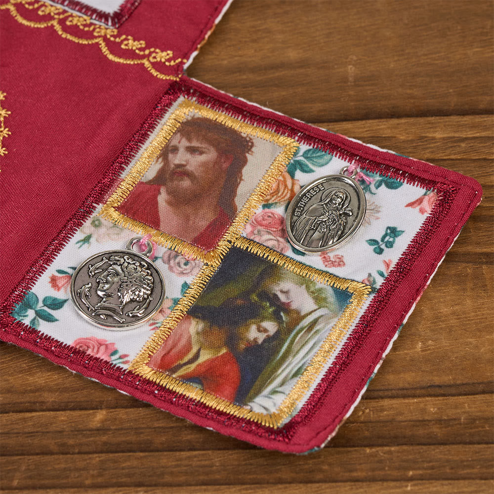 Christianartworkshop Handgefertigtes besticktes Stoffkreuz mit Anhängern: Eine seltene Verschmelzung von Handwerkskunst und Glauben - image 14