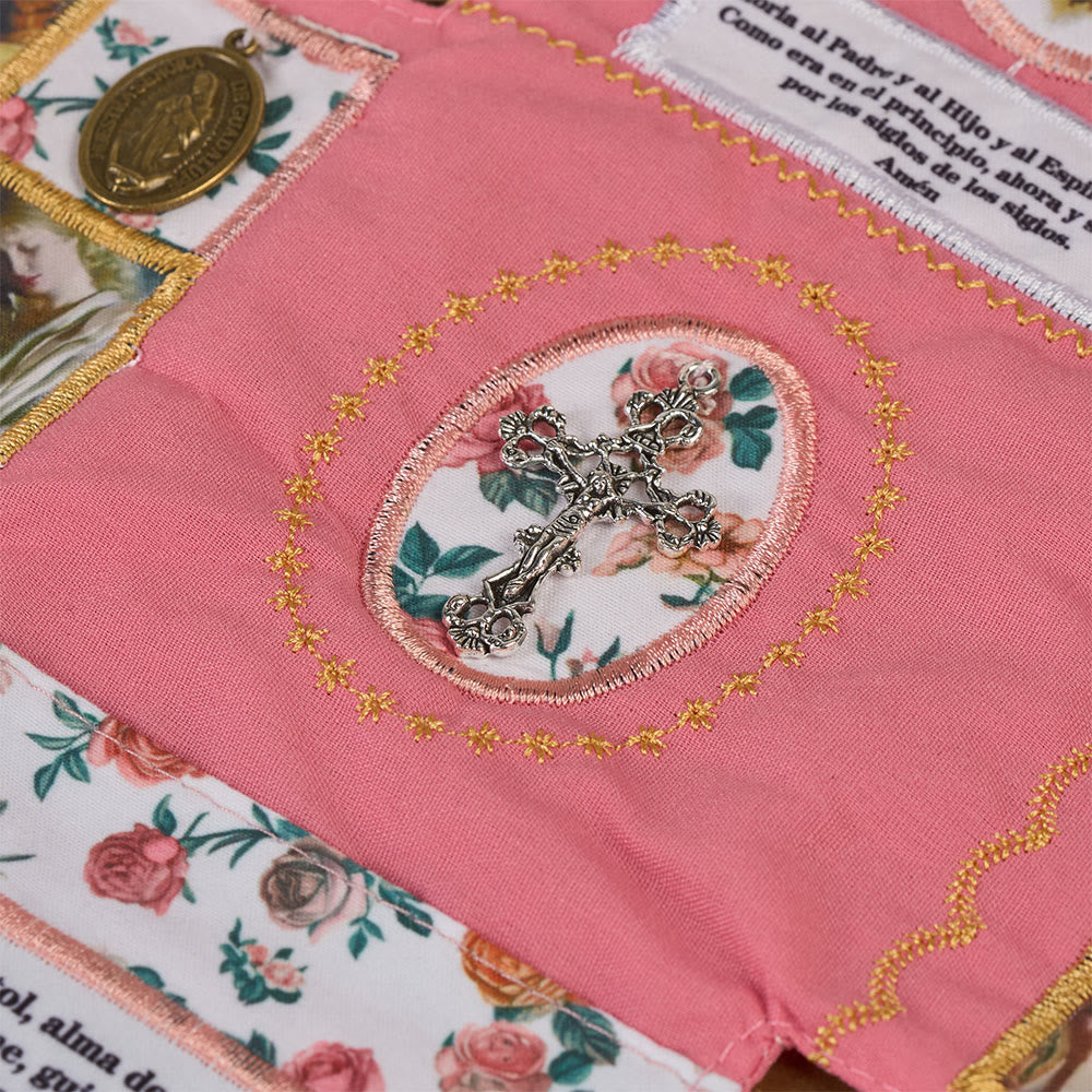 Christianartworkshop Handgefertigtes besticktes Stoffkreuz mit Anhängern: Eine seltene Verschmelzung von Handwerkskunst und Glauben - image 18
