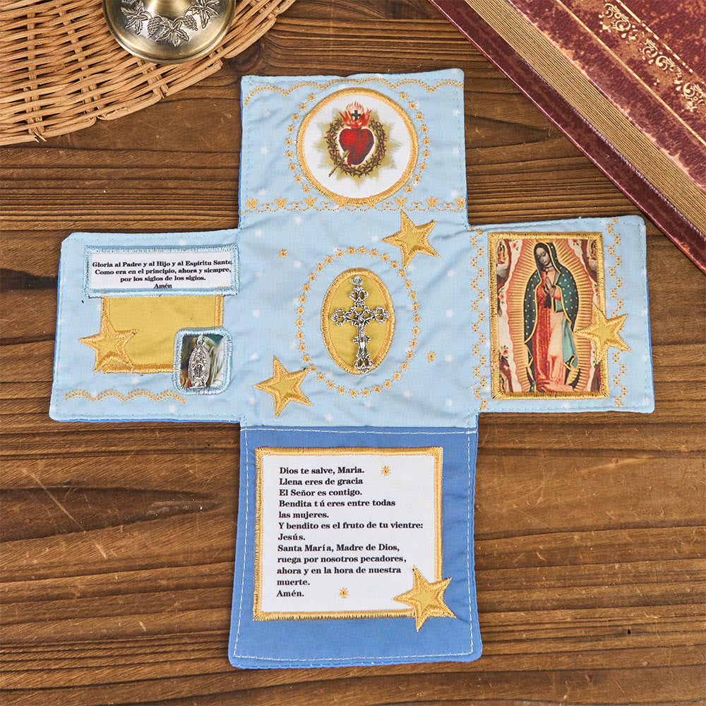 Christianartworkshop Handgefertigtes besticktes Stoffkreuz mit Anhängern: Eine seltene Verschmelzung von Handwerkskunst und Glauben - Blau - image 6