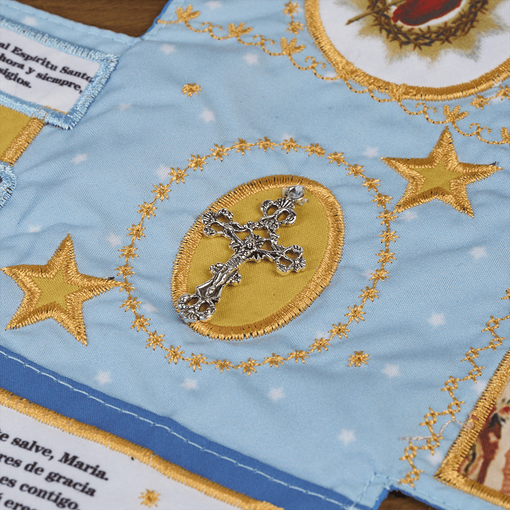 Christianartworkshop Handgefertigtes besticktes Stoffkreuz mit Anhängern: Eine seltene Verschmelzung von Handwerkskunst und Glauben - image 27