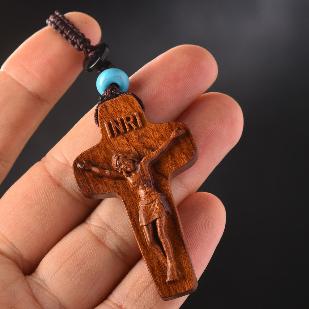 Christianartworkshop Zweifarbiger Schlüsselanhänger aus Holz mit Jesuskreuz und INRI-Perle und Türkis - image 1