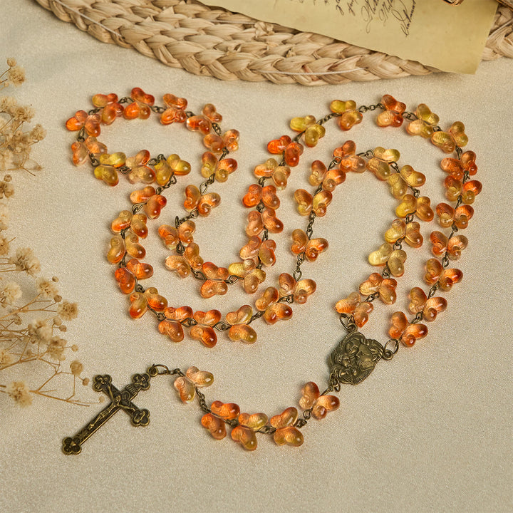 Christianartworkshop Erntedankfest: Bernsteinfarbene Schmetterlingsperlen mit Kruzifix und Tierrosenkranz der Heiligen Familie - image 2