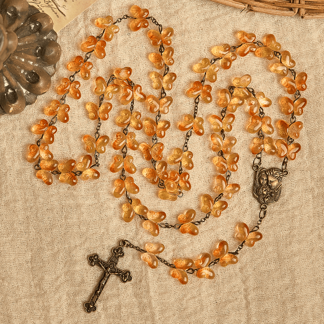 Christianartworkshop Bernsteinfarbene Schmetterlingsperlen mit Kruzifix und Tierrosenkranz der Heiligen Familie - image 6