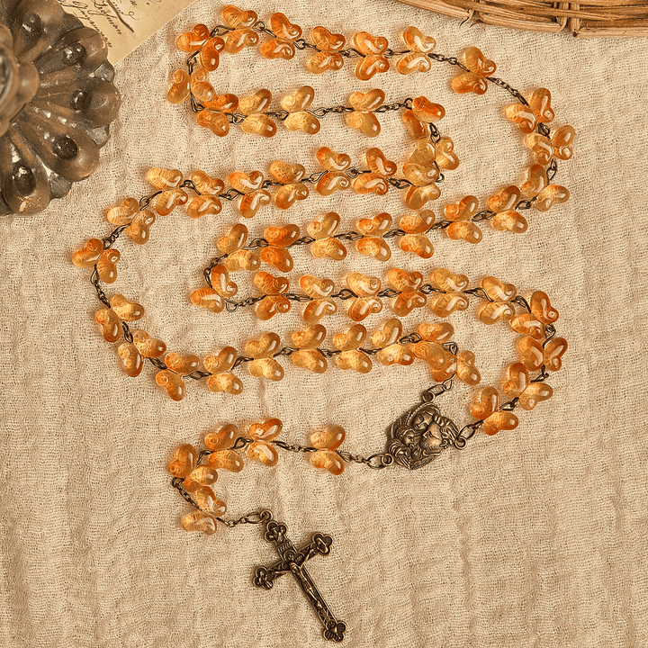 Christianartworkshop Erntedankfest: Bernsteinfarbene Schmetterlingsperlen mit Kruzifix und Tierrosenkranz der Heiligen Familie - image 9