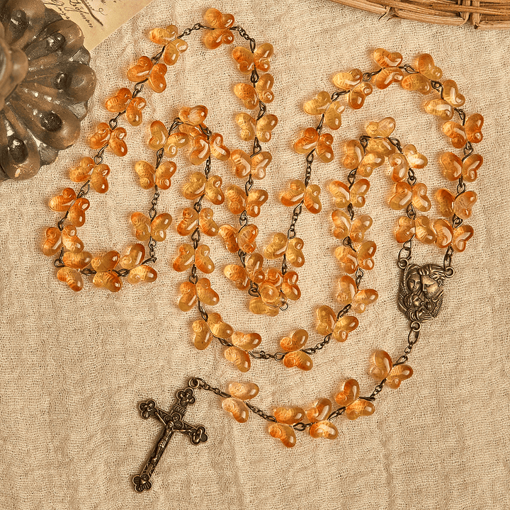 Christianartworkshop Bernsteinfarbene Schmetterlingsperlen mit Kruzifix und Tierrosenkranz der Heiligen Familie - image 6