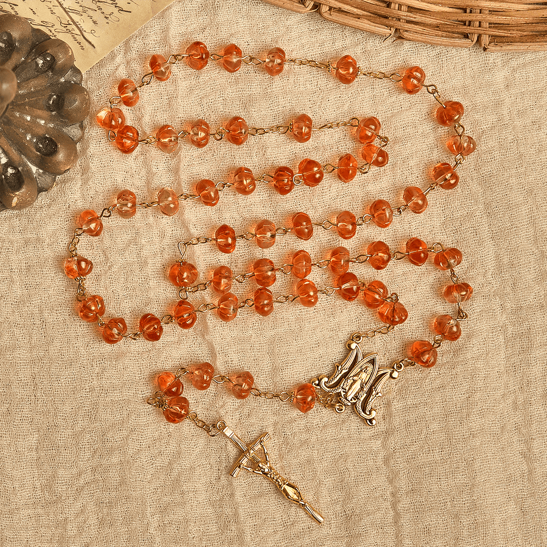 Christianartworkshop Erntedankfest: Rosenkranz aus heiligen Kürbisperlen mit Wundertätiger Medaille und Kreuz - image 8