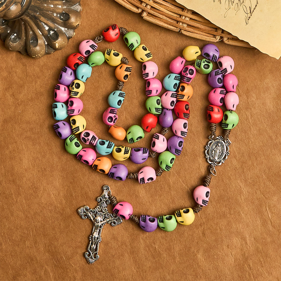 Christianartworkshop Rosenkranz mit Totenkopf-Perlen und Vintage-Silberkruzifix - Farbenfroher Halloween-Rosenkranz - image 0