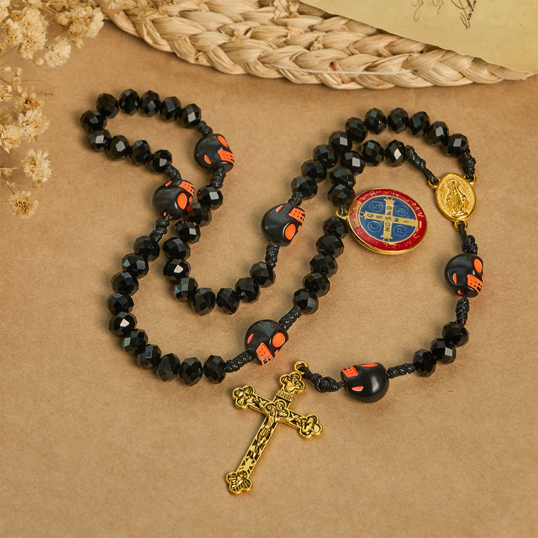 Christianartworkshop Rosenkranz im gotischen Stil: Schwarzes Totenkopf-Design mit goldenem Kruzifix - Schwarzer Halloween - Themenrosenkranz - image 0