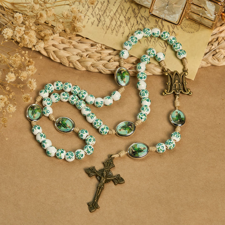 Christianartworkshop Anmutiger Marien-Rosenkranz mit grünen Blumenperlen und St.-Judas-Anhänger - image 4