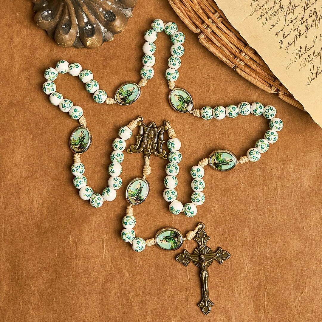 Christianartworkshop Anmutiger Marien-Rosenkranz mit grünen Blumenperlen und St.-Judas-Anhänger - image 5