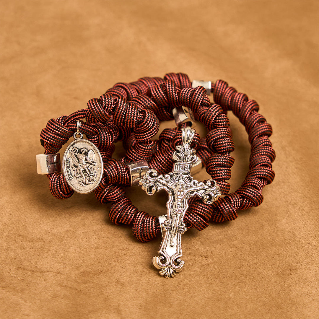 Christianartworkshop Warrior's Devotion Dunkelroter Paracord-Rosenkranz mit dem Erzengel Michael - image 10