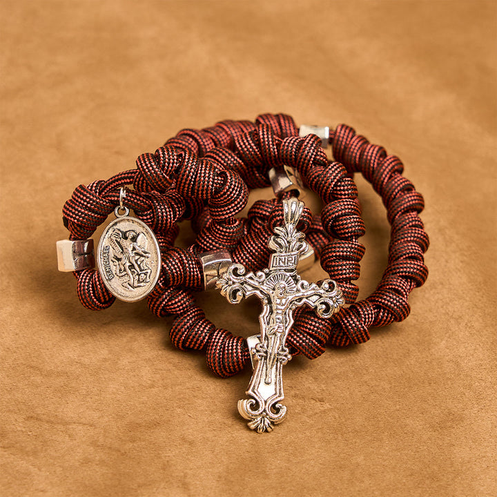 Christianartworkshop Warrior's Devotion Dunkelroter Paracord-Rosenkranz mit dem Erzengel Michael - image 10