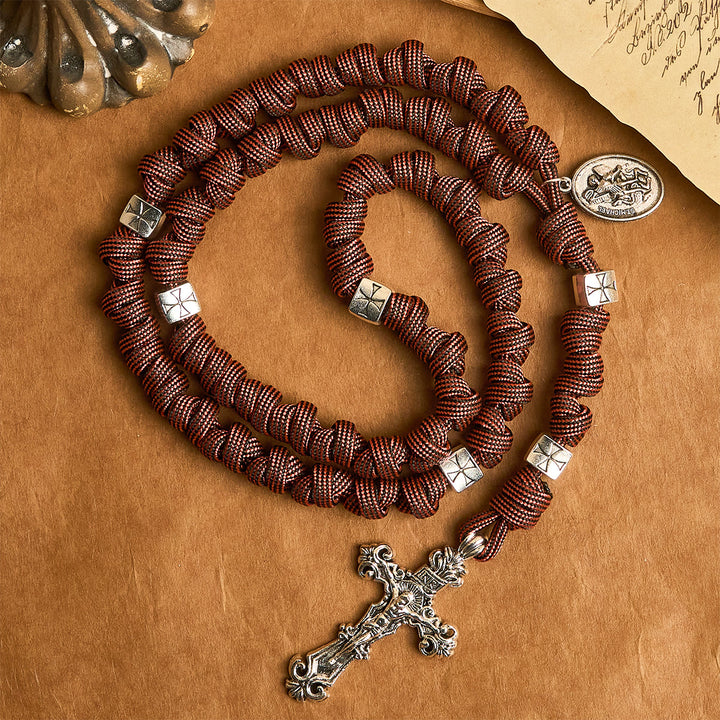 Christianartworkshop Warrior's Devotion Dunkelroter Paracord-Rosenkranz mit dem Erzengel Michael - image 3