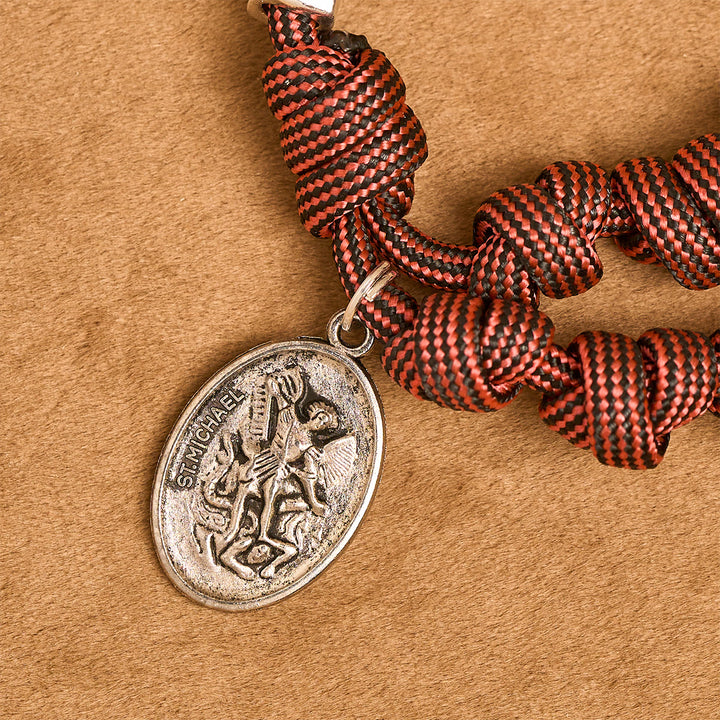 Christianartworkshop Warrior's Devotion Dunkelroter Paracord-Rosenkranz mit dem Erzengel Michael - image 7