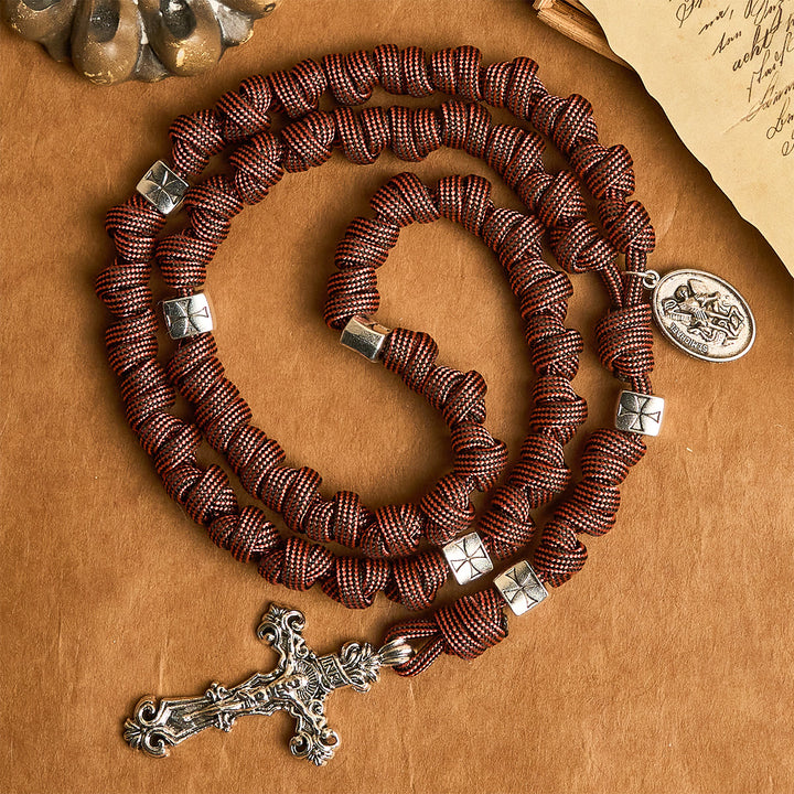 Christianartworkshop Warrior's Devotion Dunkelroter Paracord-Rosenkranz mit dem Erzengel Michael - image 4