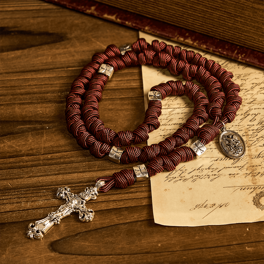 Christianartworkshop Warrior's Devotion Dunkelroter Paracord-Rosenkranz mit dem Erzengel Michael - image 2