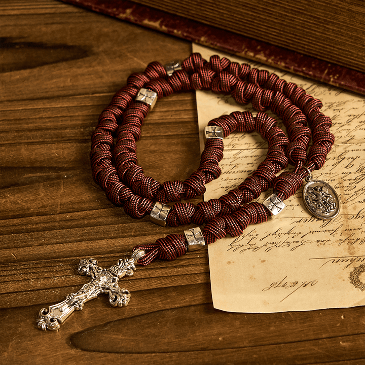 Christianartworkshop Warrior's Devotion Dunkelroter Paracord-Rosenkranz mit dem Erzengel Michael - image 2