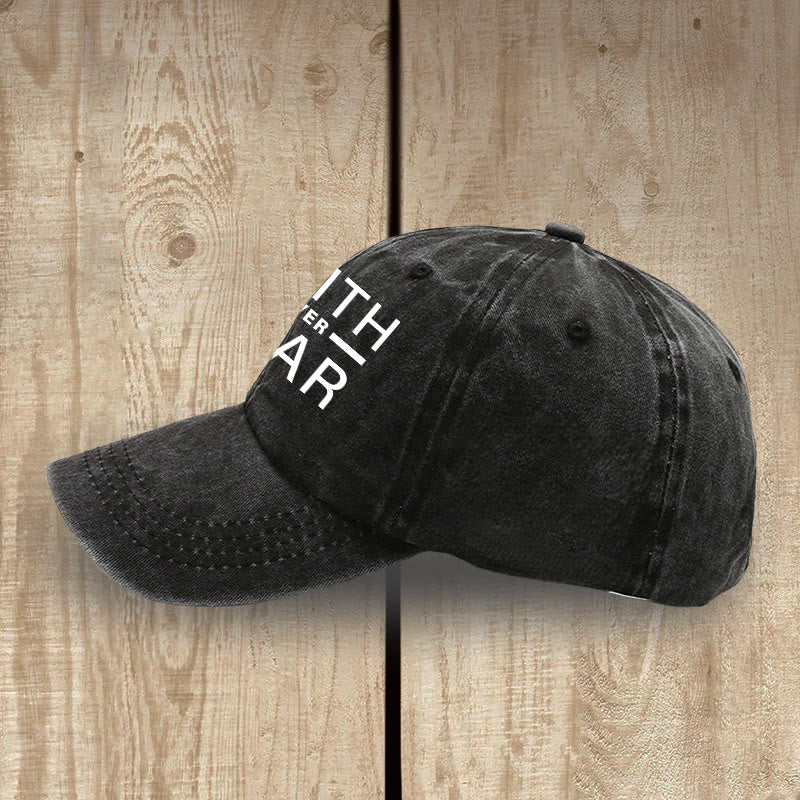 Christianartworkshop Minimalistisches, mutiges Statement „Faith Over Fear“ Unisex-Mütze aus gewaschener Baumwolle im Used-Look - image 4