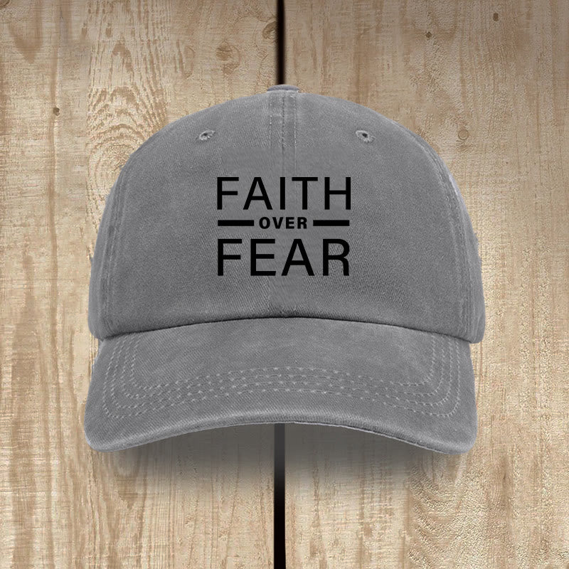 Christianartworkshop Minimalistisches, mutiges Statement „Faith Over Fear“ Unisex-Mütze aus gewaschener Baumwolle im Used-Look - Grau - image 6