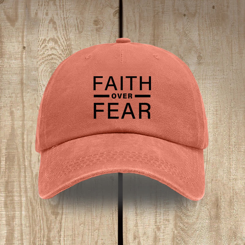 Christianartworkshop Minimalistisches, mutiges Statement „Faith Over Fear“ Unisex-Mütze aus gewaschener Baumwolle im Used-Look - Orange - image 15