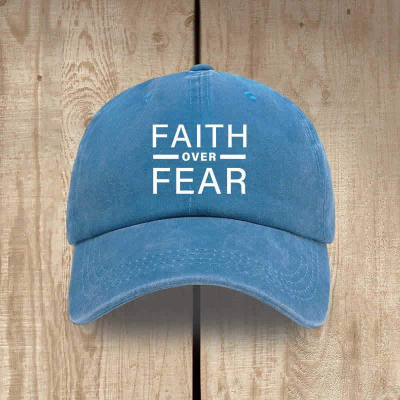 Christianartworkshop Minimalistisches, mutiges Statement „Faith Over Fear“ Unisex-Mütze aus gewaschener Baumwolle im Used-Look - Seeblau - image 10
