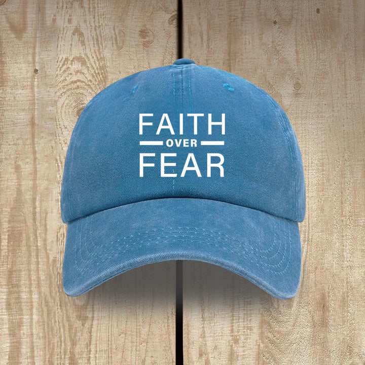 Christianartworkshop Minimalistisches, mutiges Statement „Faith Over Fear“ Unisex-Mütze aus gewaschener Baumwolle im Used-Look - Seeblau - image 10