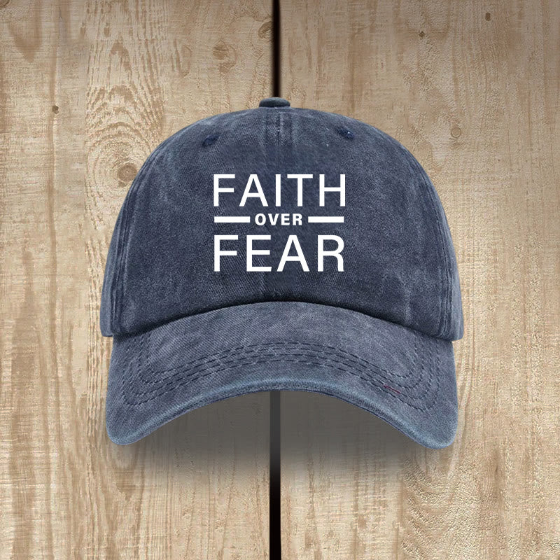 Christianartworkshop Minimalistisches, mutiges Statement „Faith Over Fear“ Unisex-Mütze aus gewaschener Baumwolle im Used-Look - Marineblau - image 9