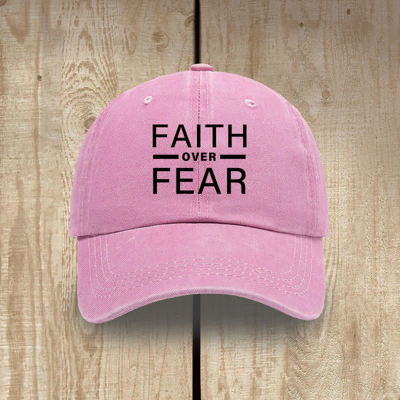 Christianartworkshop Minimalistisches, mutiges Statement „Faith Over Fear“ Unisex-Mütze aus gewaschener Baumwolle im Used-Look - Rosa - image 13