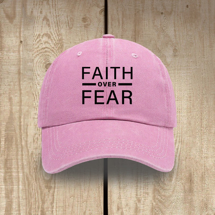 Christianartworkshop Minimalistisches, mutiges Statement „Faith Over Fear“ Unisex-Mütze aus gewaschener Baumwolle im Used-Look - Rosa - image 13
