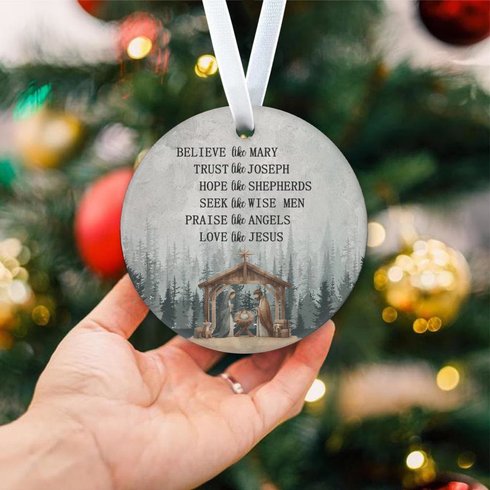 Christianartworkshop Weihnachtskrippe mit hängenden Ornamenten „Glaube wie Maria, liebe wie Jesus“ - image 1