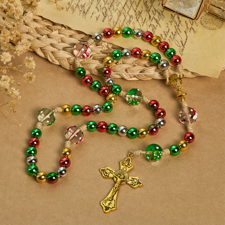 Christianartworkshop Rosenkranz in Weihnachtsstimmung: Bunte Perlen und verziertes goldenes Kruzifix - image 6