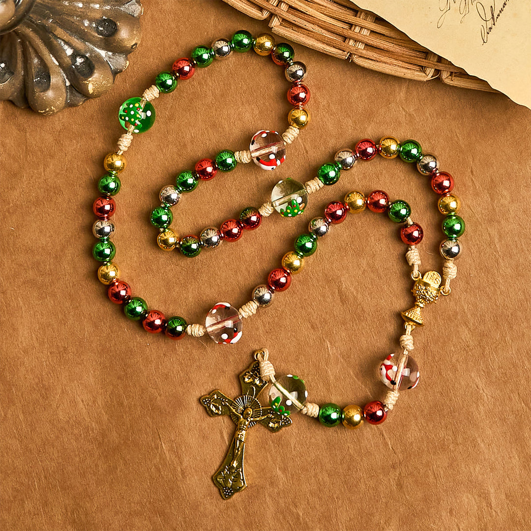 Christianartworkshop Rosenkranz in Weihnachtsstimmung: Bunte Perlen und verziertes goldenes Kruzifix - image 2