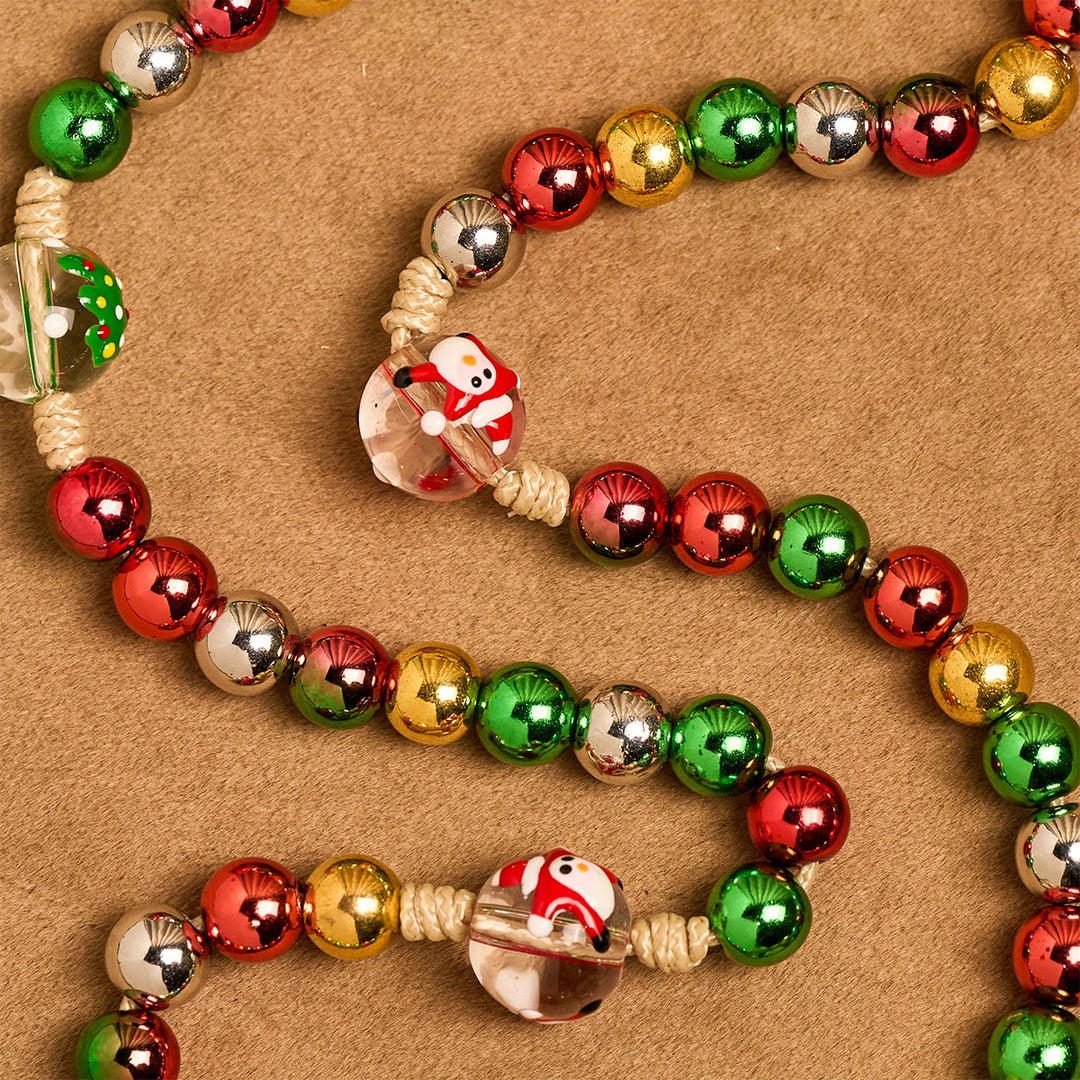 Christianartworkshop Rosenkranz in Weihnachtsstimmung: Bunte Perlen und verziertes goldenes Kruzifix - image 9
