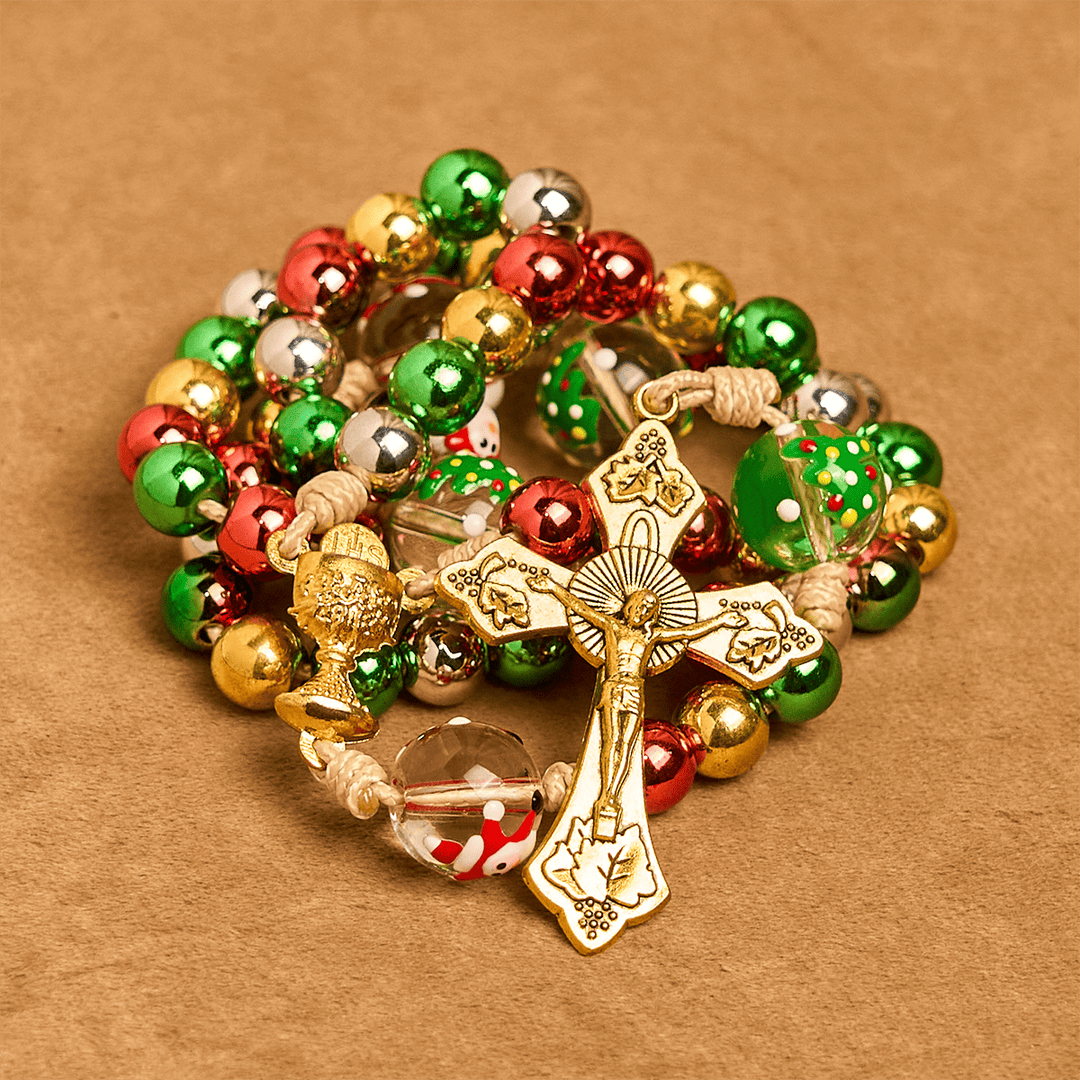 Christianartworkshop Rosenkranz in Weihnachtsstimmung: Bunte Perlen und verziertes goldenes Kruzifix - image 8