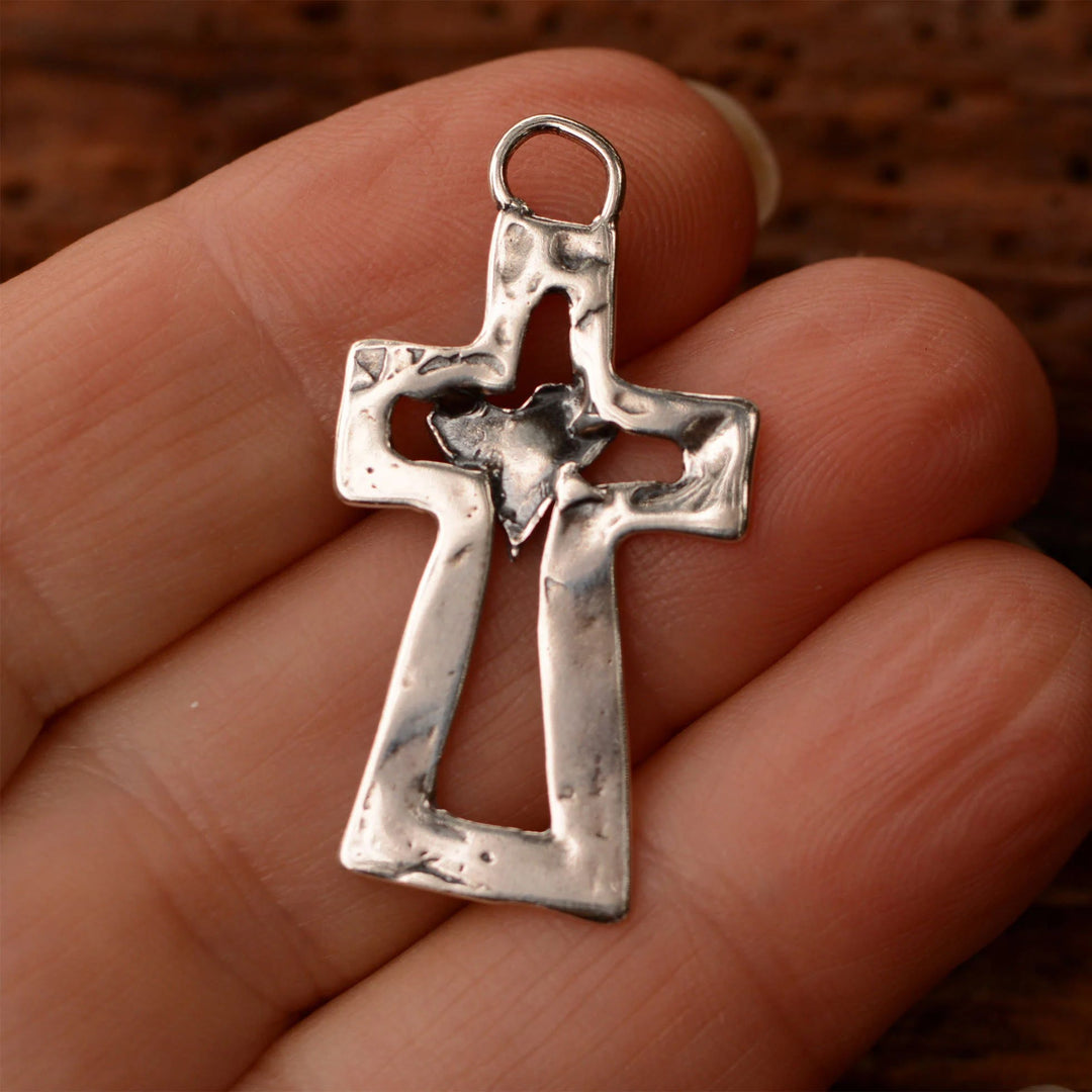 Christianartworkshop Rustikale Halskette mit heilendem Herz und Kreuz: Ein Symbol des Glaubens - image 3