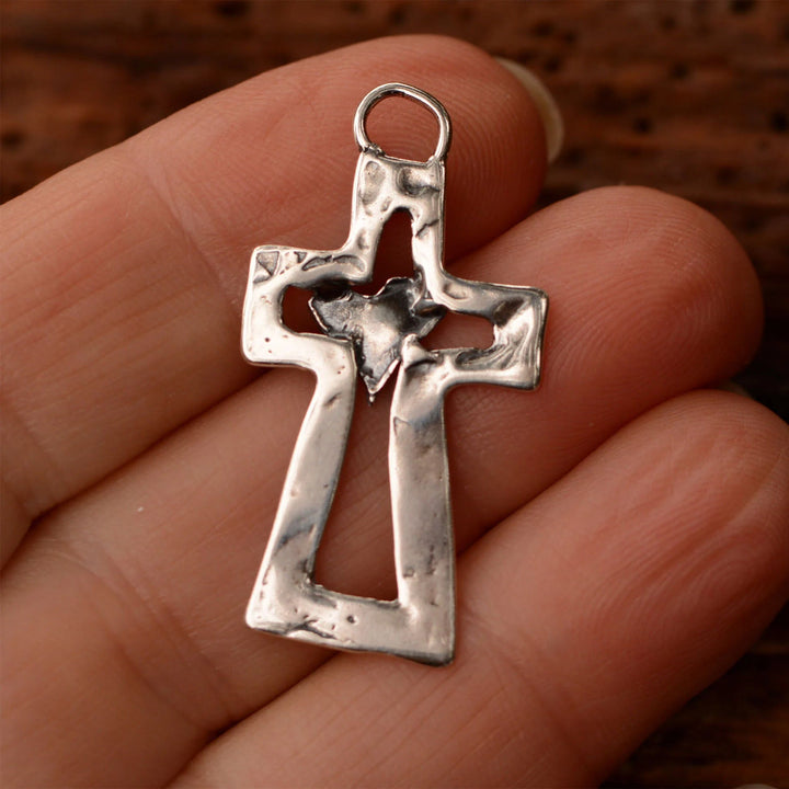 Christianartworkshop Rustikale Halskette mit heilendem Herz und Kreuz: Ein Symbol des Glaubens - image 3