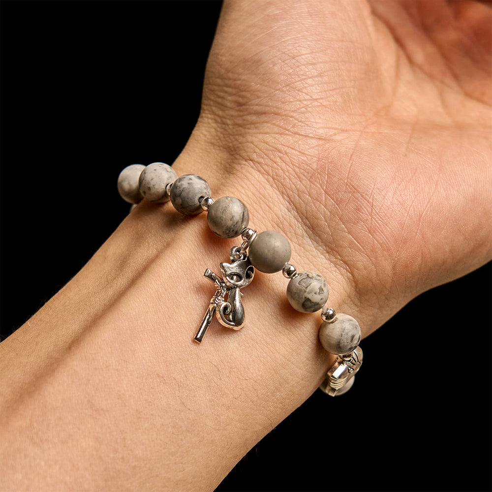 Christianartworkshop Gentle Guardian Hellgrau getigerte Katze Gebetstier-Armband - image 1