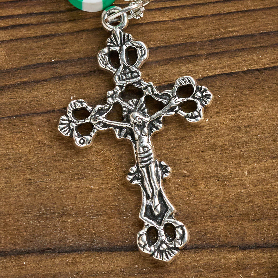 Weihnachtsgeschenk von Christianartworkshop: Festlicher Weihnachtsrosenkranz: Rot-grüne Perlen, Bonbonformen & Kruzifix - image 12