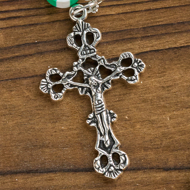 Weihnachtsgeschenk von Christianartworkshop: Festlicher Weihnachtsrosenkranz: Rot-grüne Perlen, Bonbonformen & Kruzifix - image 12