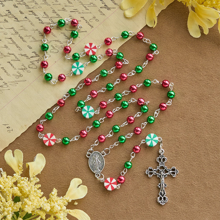 Weihnachtsgeschenk von Christianartworkshop: Festlicher Weihnachtsrosenkranz: Rot-grüne Perlen, Bonbonformen & Kruzifix - image 11