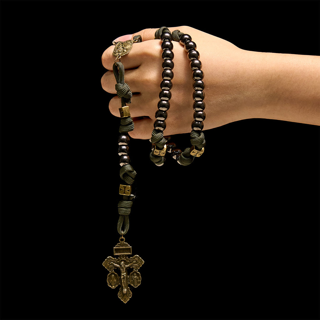 Christianartworkshop Militär – Paracord-Rosenkranz im Stil: Silberfarbene Perlen und Messing JESUS - image 1